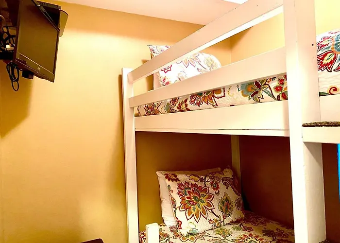 Lighthouse 1405 By Albvr - Floor To Ceiling Sliding Glass Doors - 2br Kid's Bunk